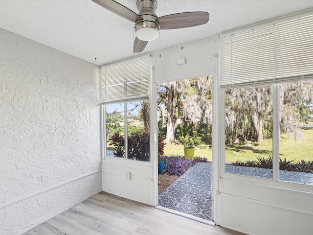 sunroom / solarium with ceiling fan