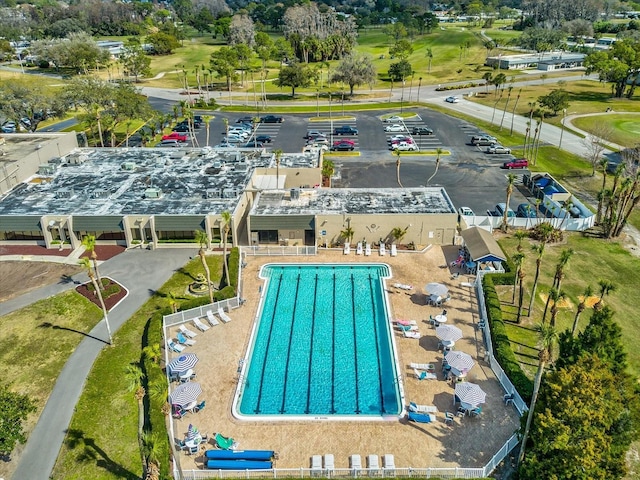 view of swimming pool