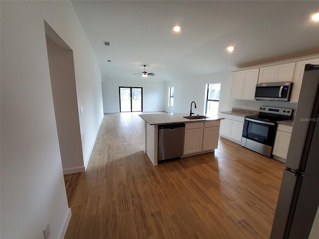 kitchen featuring sink, plenty of natural light, appliances with stainless steel finishes, an island with sink, and white cabinets