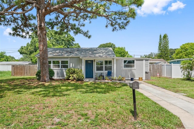 ranch-style home featuring a front yard