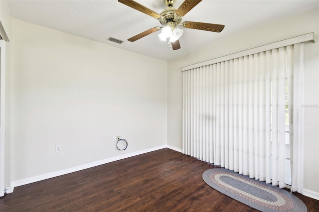 unfurnished room with dark wood-type flooring and ceiling fan