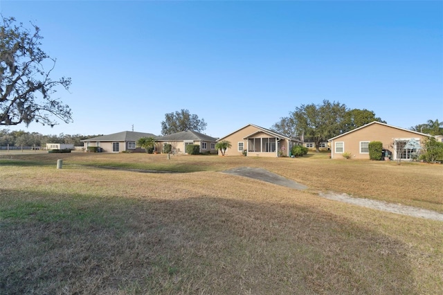 single story home featuring a front lawn