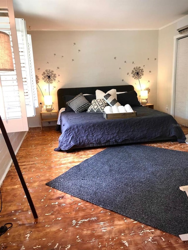 bedroom featuring an AC wall unit