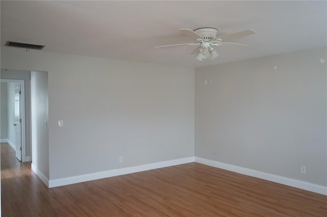 unfurnished room with dark wood-type flooring and ceiling fan