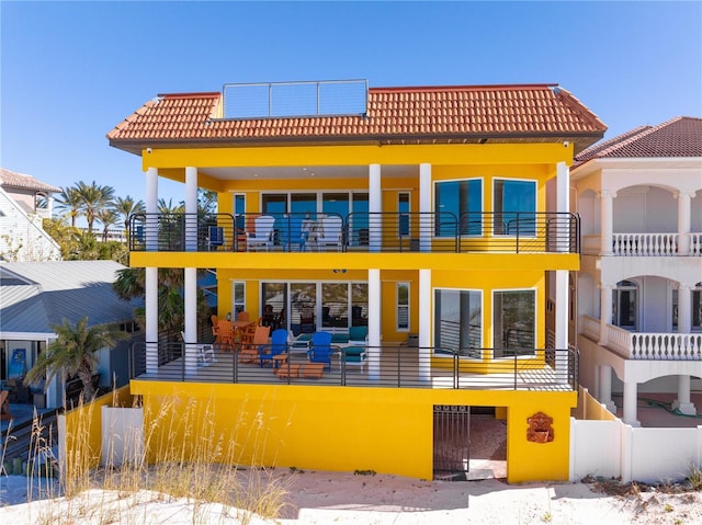 view of front of home featuring a balcony