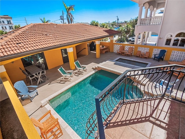 view of pool featuring an in ground hot tub and a patio area