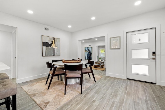 dining room featuring recessed lighting, visible vents, light wood-style flooring, and baseboards