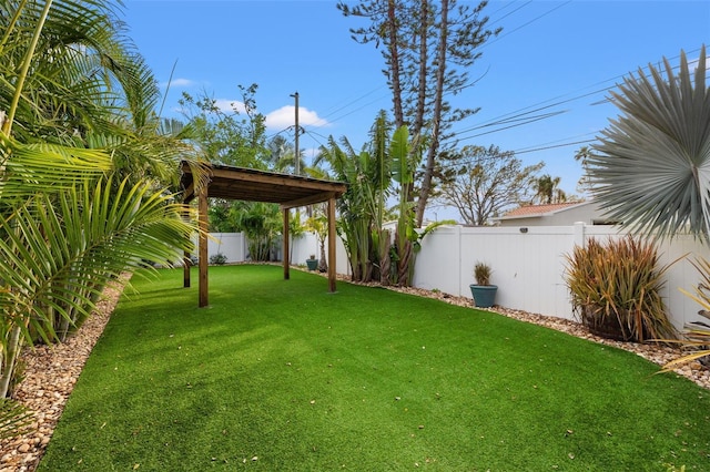 view of yard featuring a fenced backyard