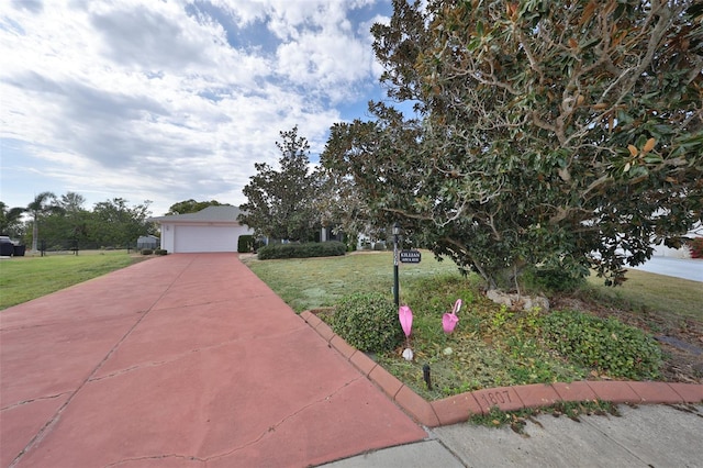 view of front of house featuring a garage and a front yard