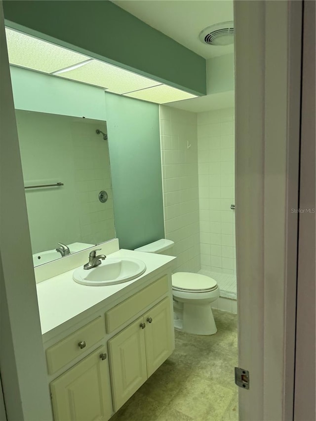 full bath featuring a shower stall, toilet, and vanity