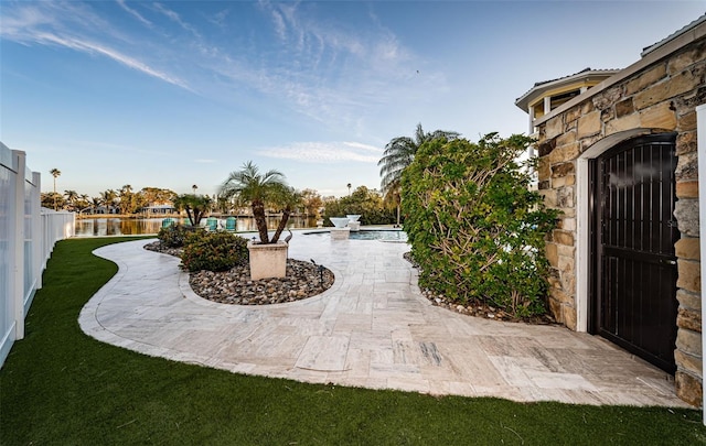 view of yard with a patio