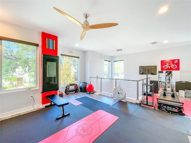 workout room with recessed lighting, visible vents, baseboards, and a ceiling fan