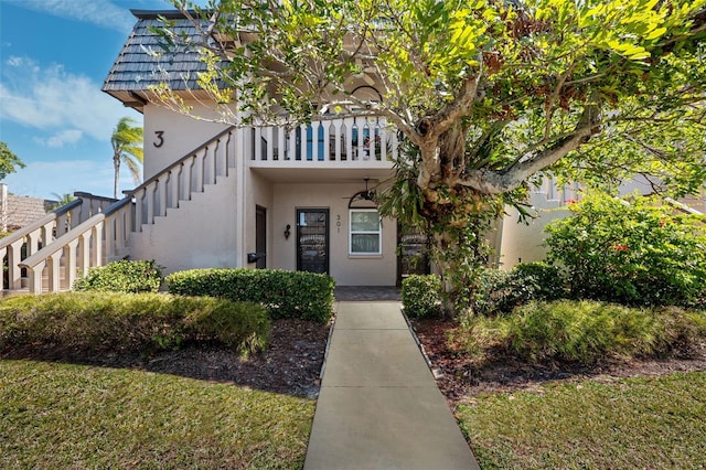 view of front of home with ceiling fan