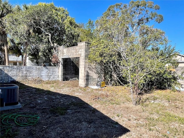 view of yard featuring central AC unit