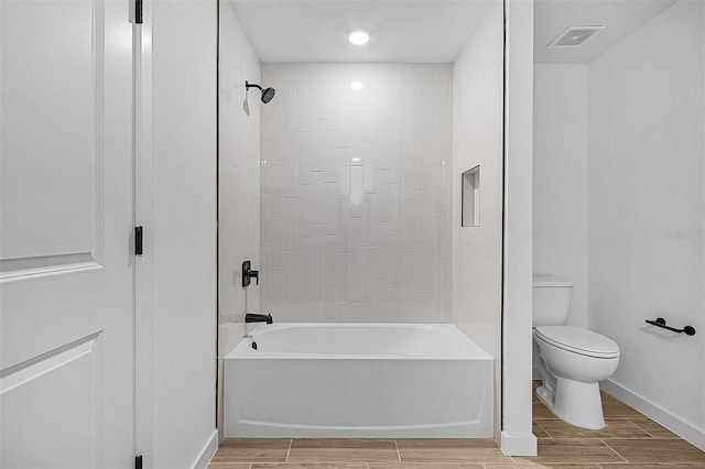 3560 Bellefonte Ave, North Port, FL 34286 - full bathroom with toilet, baseboards, wood tiled floor, visible vents, and shower / bath combination
