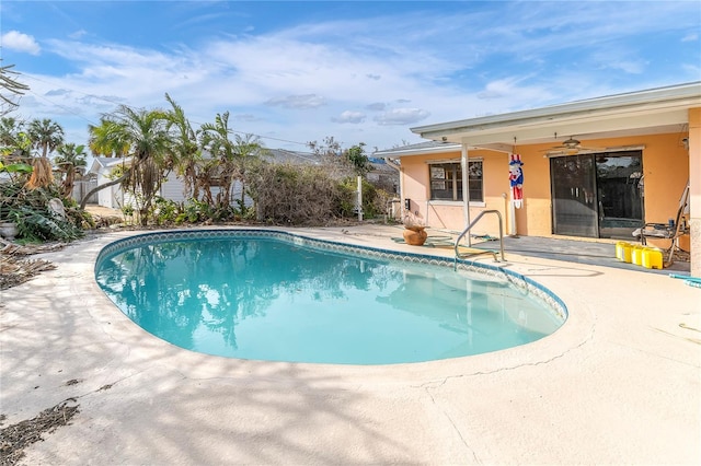 view of pool with a patio and ceiling fan