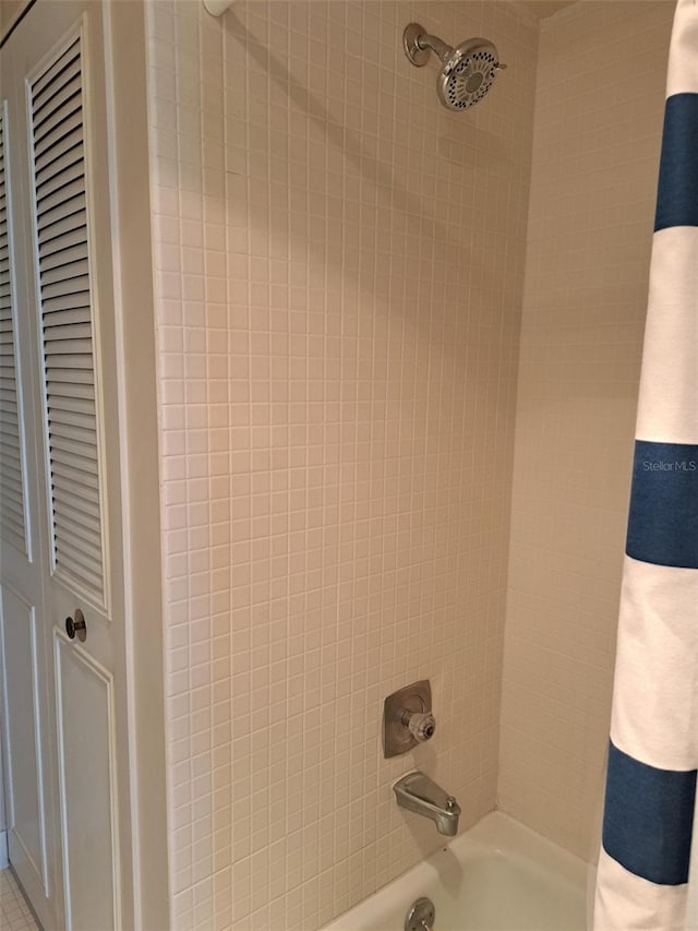 bathroom with shower / bath combo