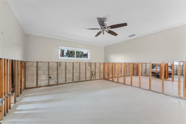 unfurnished room featuring crown molding and ceiling fan