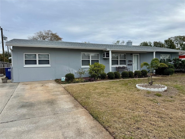 single story home with a front lawn