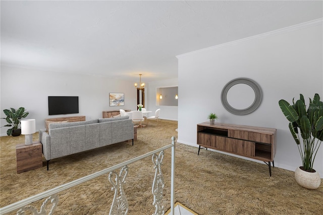 living room featuring crown molding, carpet flooring, and a chandelier