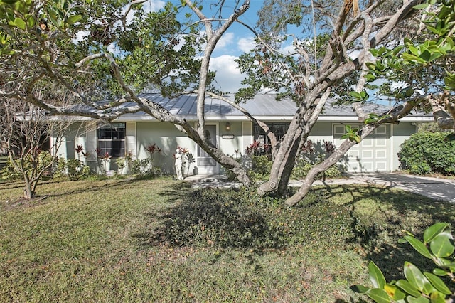 view of front of house featuring a garage and a front lawn