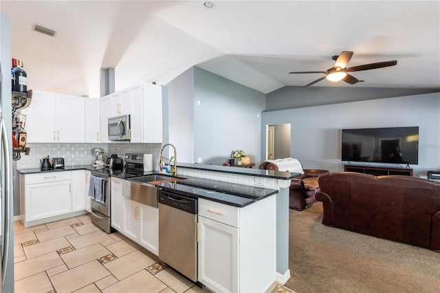 kitchen featuring sink, white cabinets, backsplash, kitchen peninsula, and stainless steel appliances