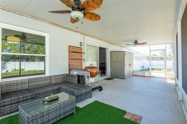 sunroom with ceiling fan