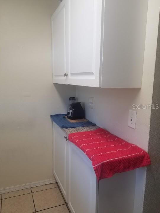 laundry area featuring light tile patterned floors