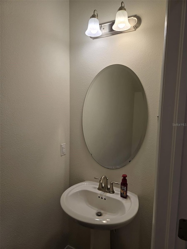 2878 Grand Kemerton Pl, Tampa, FL 33618 - bathroom with sink