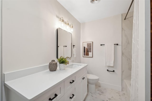 full bathroom with shower / tub combo with curtain, vanity, and toilet