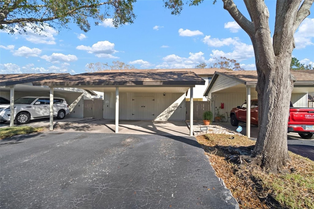 view of front facade featuring a carport