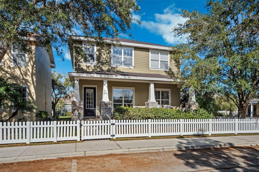 view of front of property featuring a fenced front yard and a porch