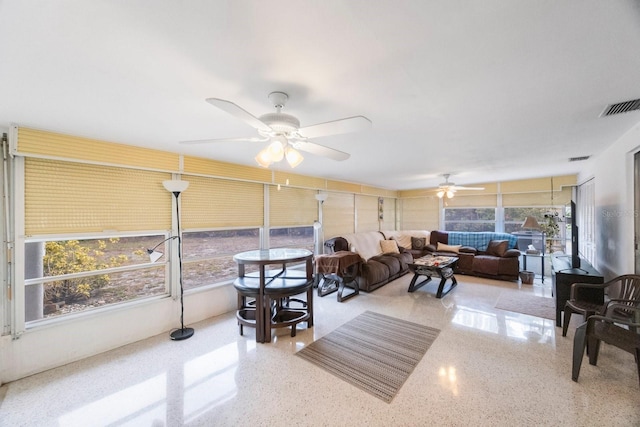 sunroom with ceiling fan