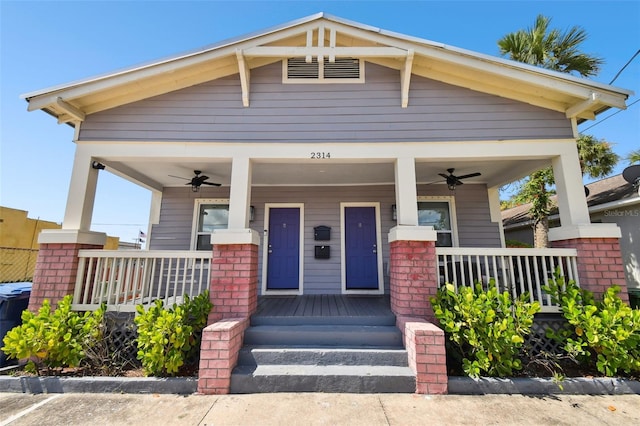 view of front facade featuring ceiling fan and a porch