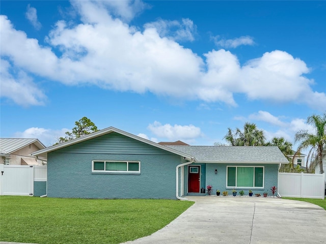 single story home with a front yard