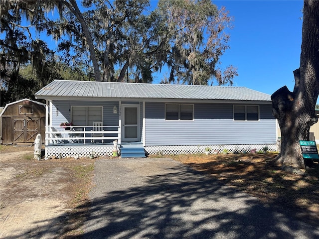 single story home with covered porch