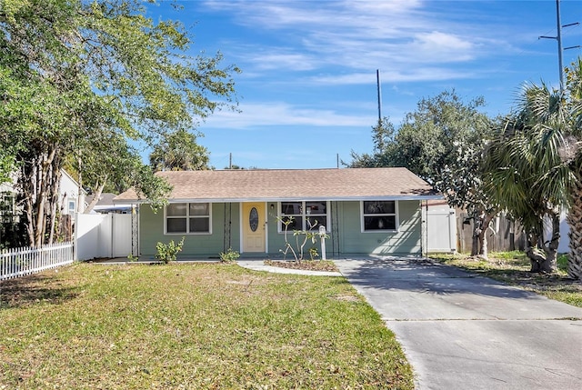 single story home featuring a front yard