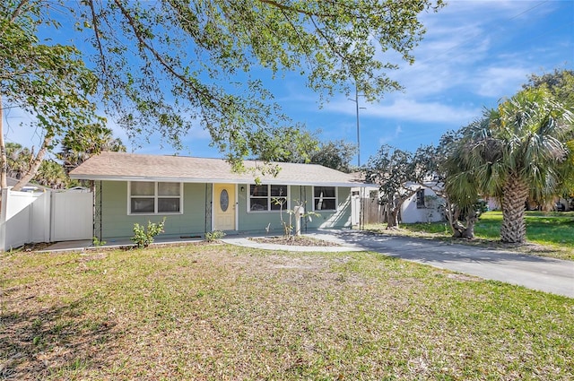 single story home featuring a front yard