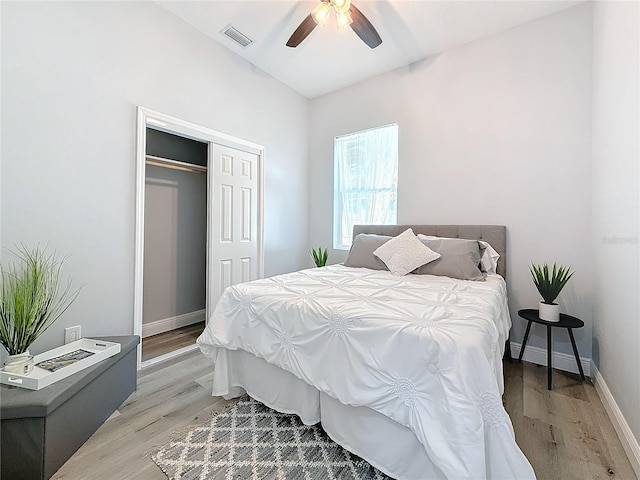 bedroom with ceiling fan, light wood-type flooring, and a closet