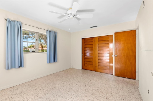 unfurnished bedroom featuring ceiling fan and a closet