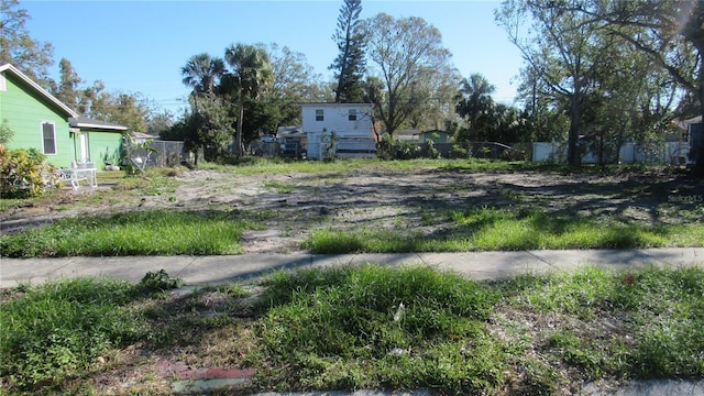 Listing photo 2 for 2234 45th St S, Saint Petersburg FL 33711