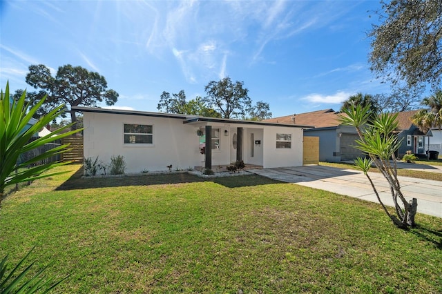 ranch-style house featuring a front yard