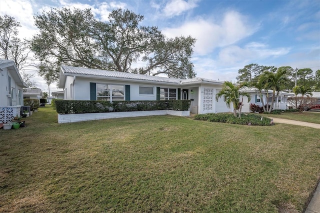 single story home featuring a front lawn