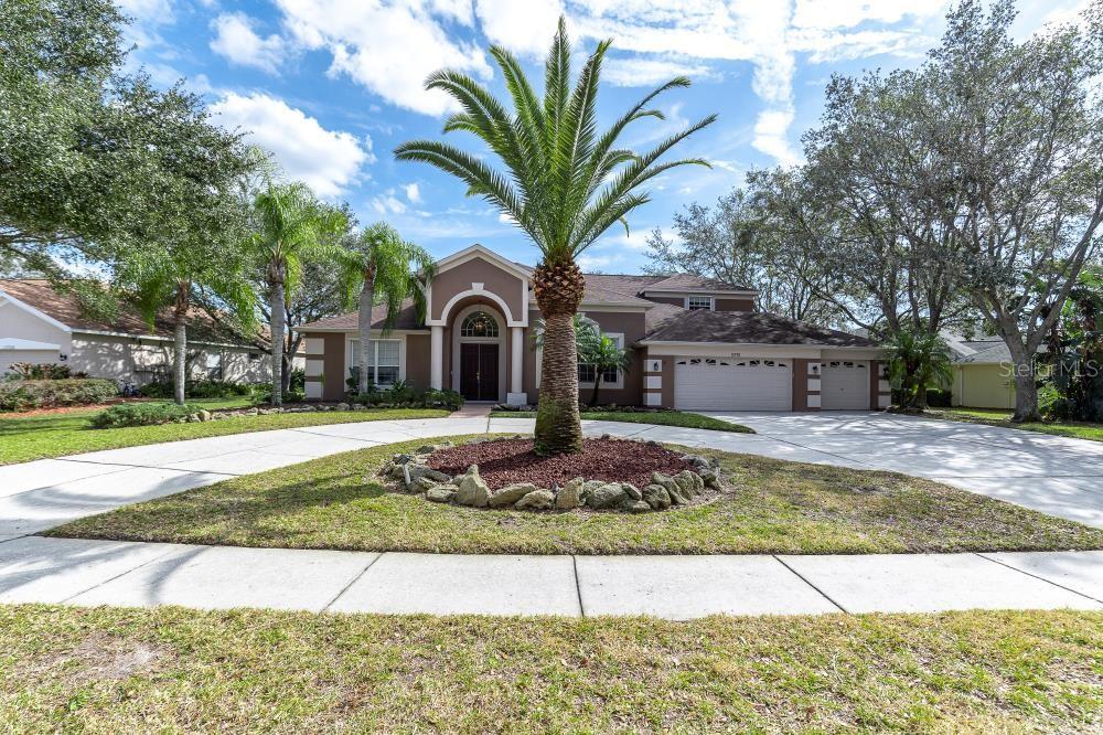 view of front of home featuring a garage and a front yard