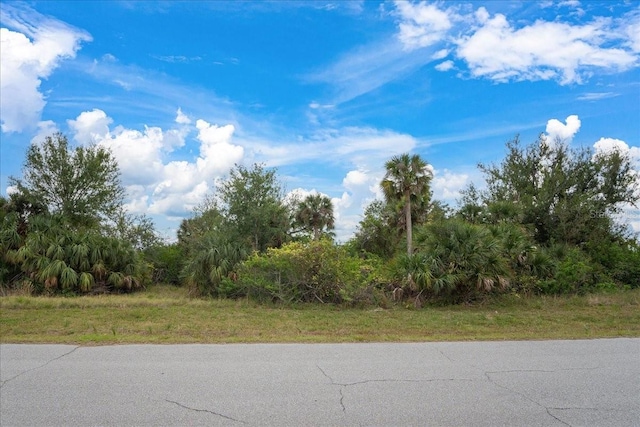 Listing photo 2 for 116 April Rd, Rotonda West FL 33947