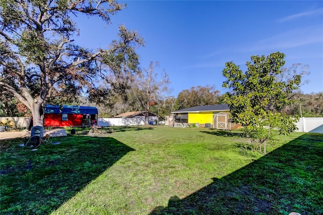 view of yard featuring a storage unit