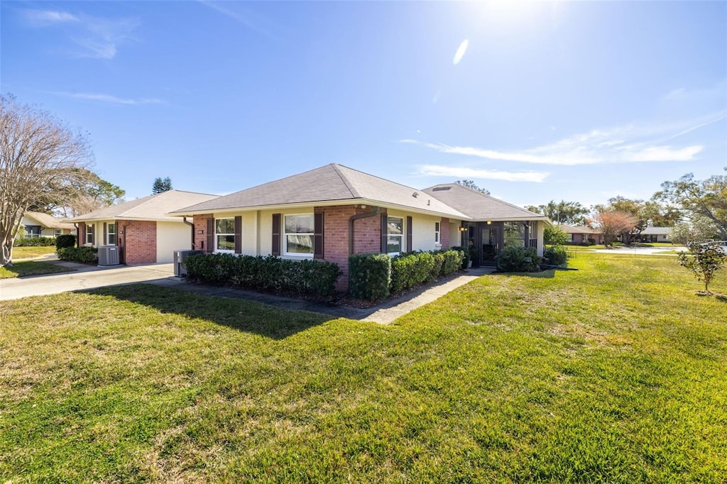 view of front of house featuring a front yard