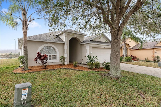 view of front facade featuring a garage and a front lawn