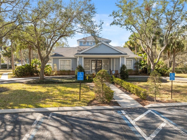 view of front of home featuring a front lawn