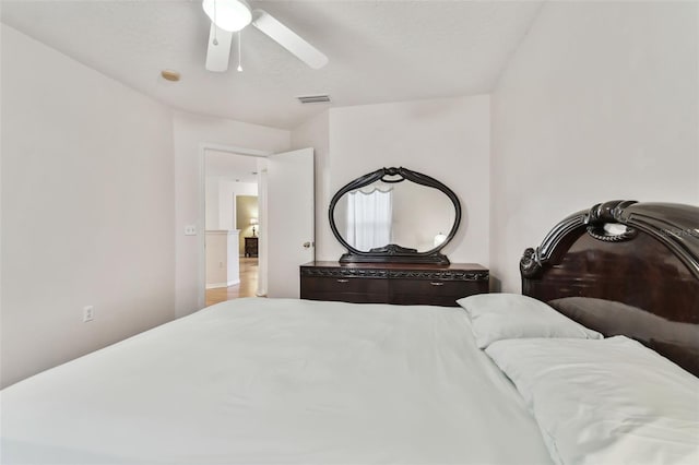 bedroom featuring ceiling fan and a textured ceiling